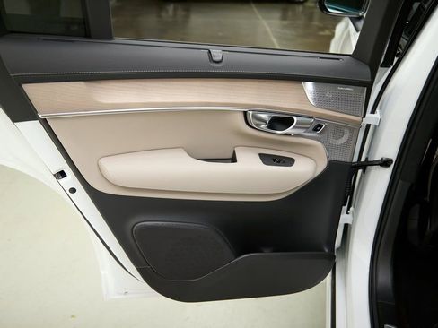 New 2026 Volvo XC90 B6 Ultra w/ Lounge Package image 17