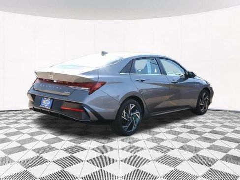 Used 2025 Hyundai Elantra Limited FWD image 41