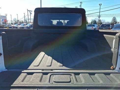 Certified 2022 Jeep Gladiator Rubicon w/ Cold Weather Group image 18