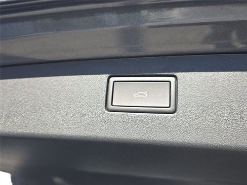 New 2026 Volkswagen Tiguan SE R-Line image 25