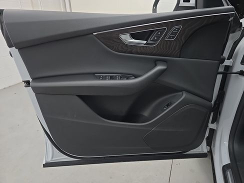 Used 2022 Audi Q8 Premium w/ Convenience Package image 27