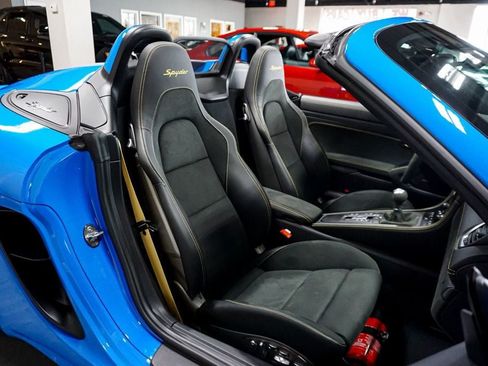 Used 2023 Porsche 718 Boxster Spyder RWD image 32