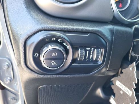 Used 2022 Jeep Gladiator Sport AWD/4WD image 45