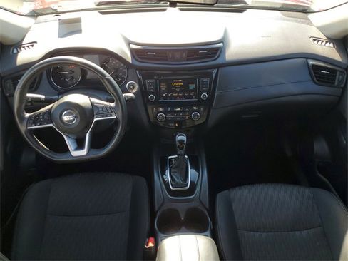 Used 2018 Nissan Rogue SV image 15