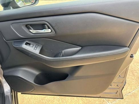Used 2024 Nissan Rogue SV FWD image 19