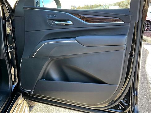 Used 2023 Cadillac Escalade ESV Premium Luxury image 20