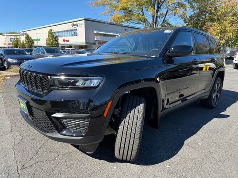 New 2025 Jeep Grand Cherokee Altitude image 3