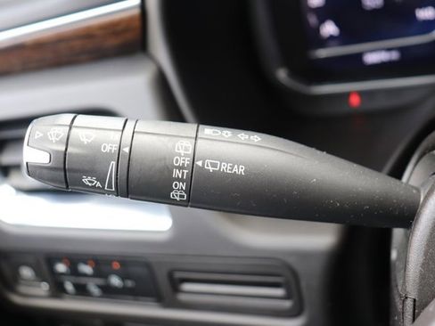 Used 2023 Chevrolet Suburban Premier image 24