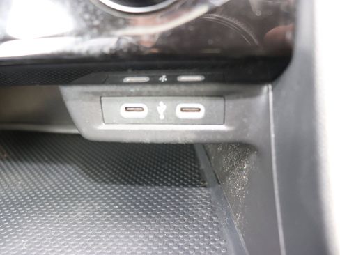 Used 2024 Volkswagen Jetta SE image 32