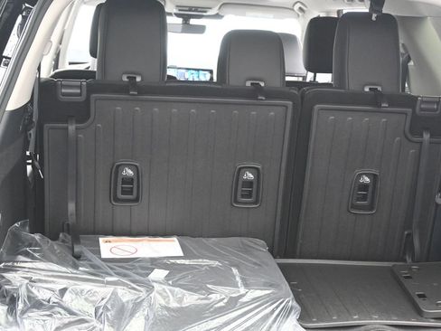 New 2026 Nissan Pathfinder Platinum AWD/4WD image 21