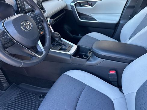 Used 2022 Toyota RAV4 XLE image 11