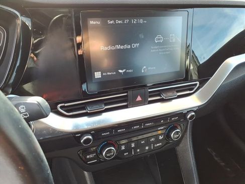 Used 2022 Kia Niro EX image 22