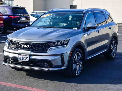 Used 2024 Kia Sorento EX w/ Panoramic Sunroof Package image 2