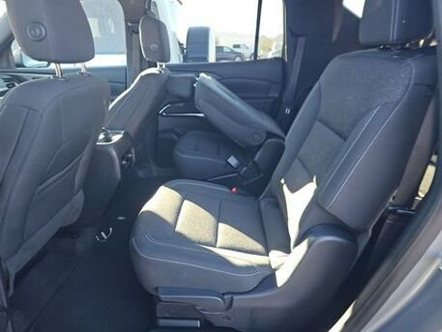 Used 2024 Chevrolet Traverse LT image 7