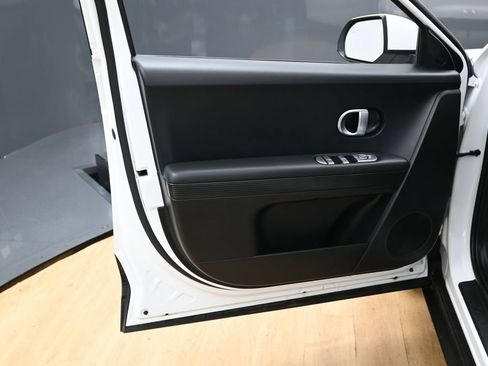 Used 2024 Hyundai Ioniq 5 SE RWD image 38