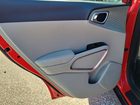 Used 2023 Kia Soul LX image 10