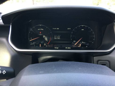 Used 2016 Land Rover Range Rover Sport HSE image 16