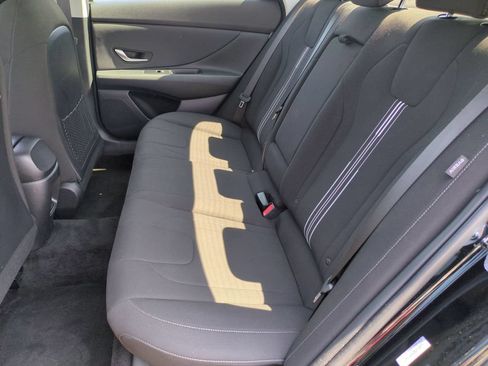 Used 2025 Hyundai Elantra SEL FWD image 28