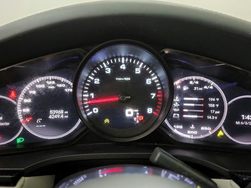 Used 2023 Porsche Cayenne Platinum Edition AWD/4WD image 17