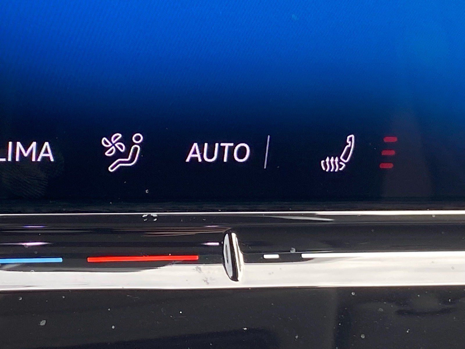 Certified 2025 Volkswagen Tiguan SE AWD/4WD image 15