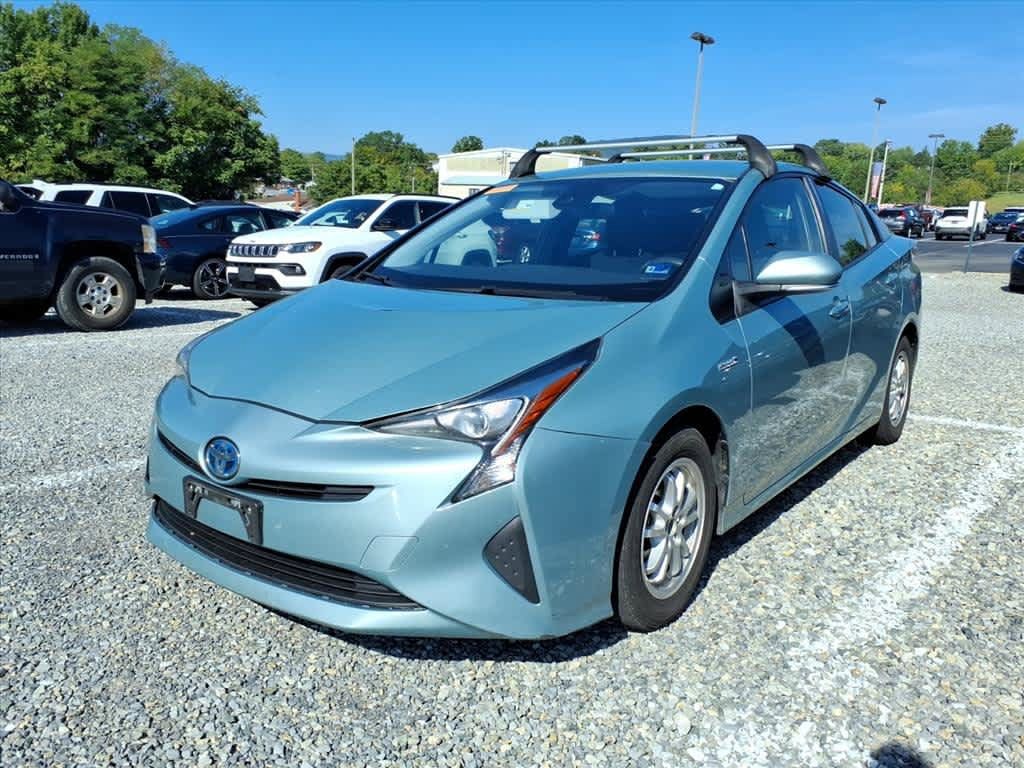 Used 2017 Toyota Prius Two FWD image 2