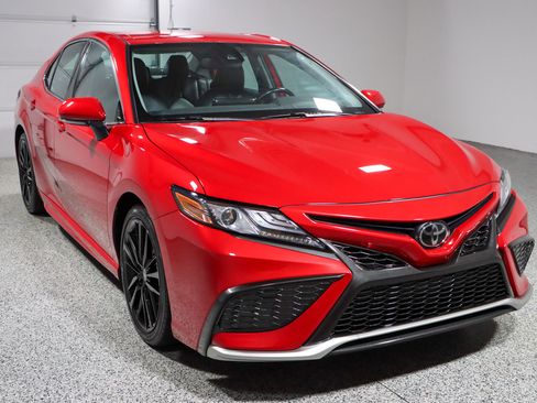 Used 2023 Toyota Camry XSE image 5