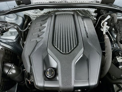 Used 2024 Porsche Macan AWD/4WD image 31