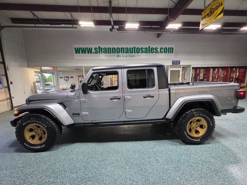 Used 2020 Jeep Gladiator Sport w/ Quick Order Package 24S AWD/4WD image 11