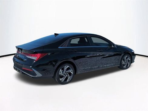 New 2026 Hyundai Elantra Limited FWD image 5