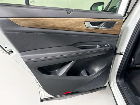 Used 2025 Volkswagen Atlas SE image 26