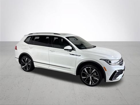 Certified 2023 Volkswagen Tiguan SEL R-Line AWD/4WD image 6