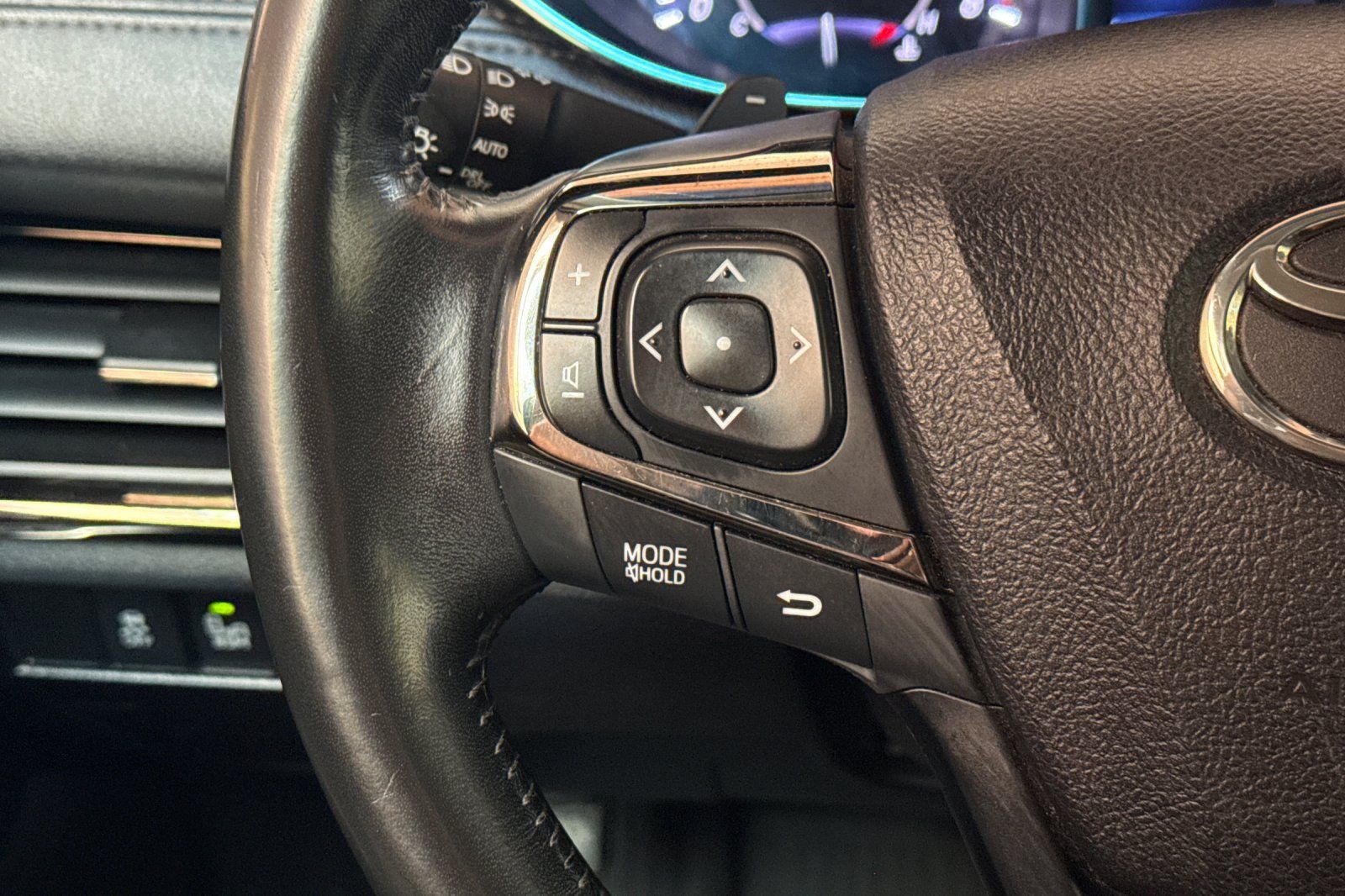 Used 2016 Toyota Avalon Touring FWD image 31