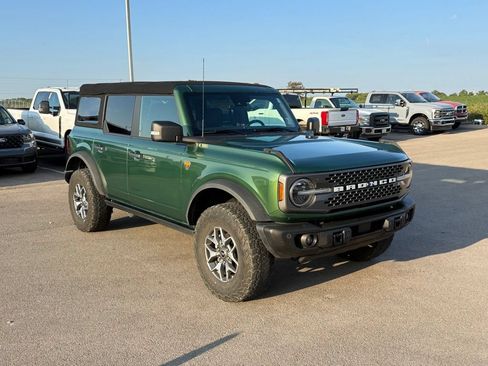Used 2022 Ford Bronco Badlands AWD/4WD image 2