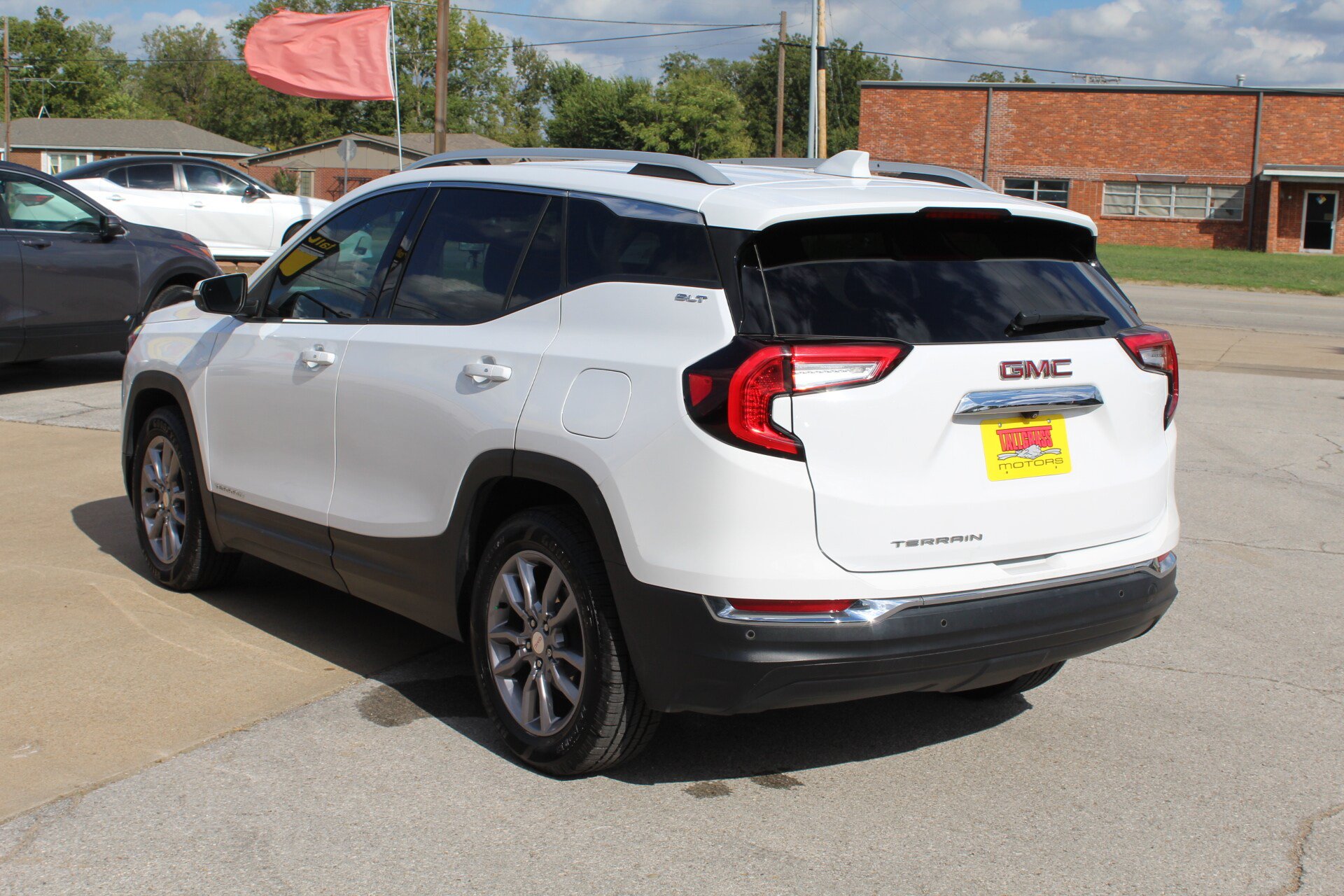 Used 2022 GMC Terrain SLT w/ Tech Package FWD image 7