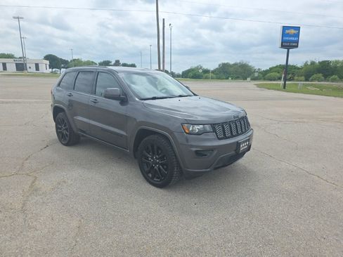 Used 2020 Jeep Grand Cherokee Altitude image 1