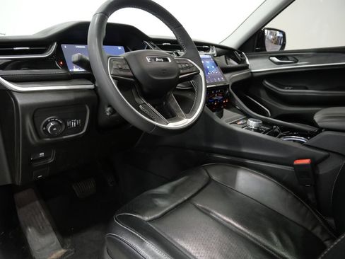 Used 2023 Jeep Grand Cherokee L Limited w/ Luxury Tech Group II AWD/4WD image 12