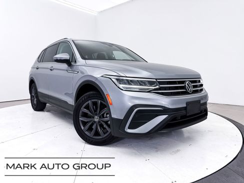 Used 2022 Volkswagen Tiguan SE w/ Panoramic Sunroof Package image 1