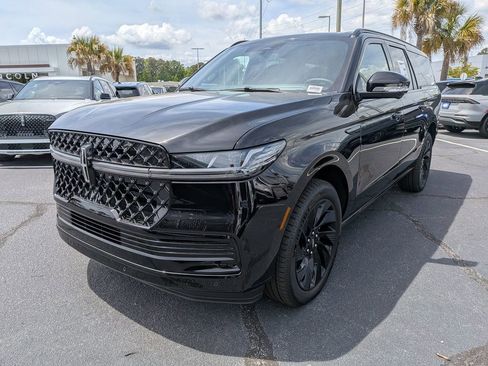 New 2026 Lincoln Navigator L Reserve w/ Jet Appearance Package AWD/4WD image 8