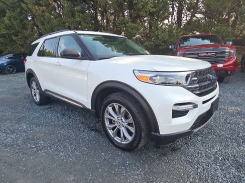 Used 2023 Ford Explorer XLT w/ Equipment Group 202A image 4