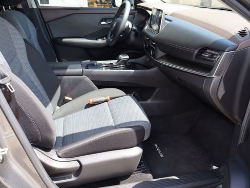 Used 2023 Nissan Rogue SV FWD image 16