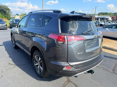 Used 2018 Toyota RAV4 XLE FWD image 5