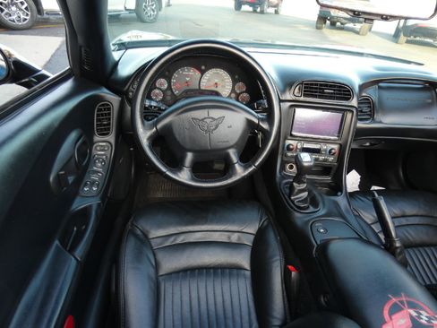 Used 2000 Chevrolet Corvette Convertible w/ Performance Handling Pkg image 13