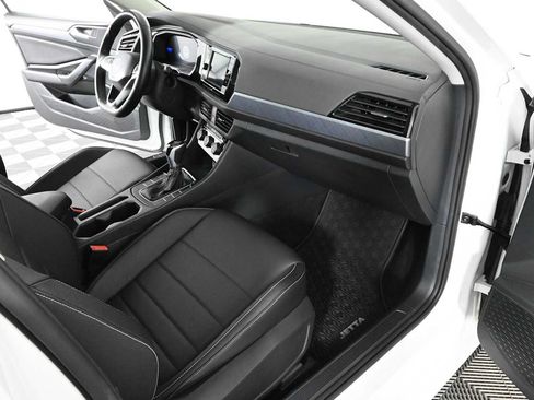 Certified 2023 Volkswagen Jetta SE w/ Panoramic Sunroof Package FWD image 9