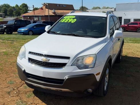 Used 2012 Chevrolet Captiva Sport LS FWD image 2