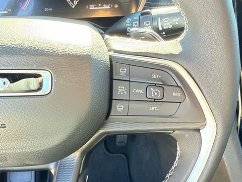 New 2025 Jeep Grand Cherokee Altitude image 18