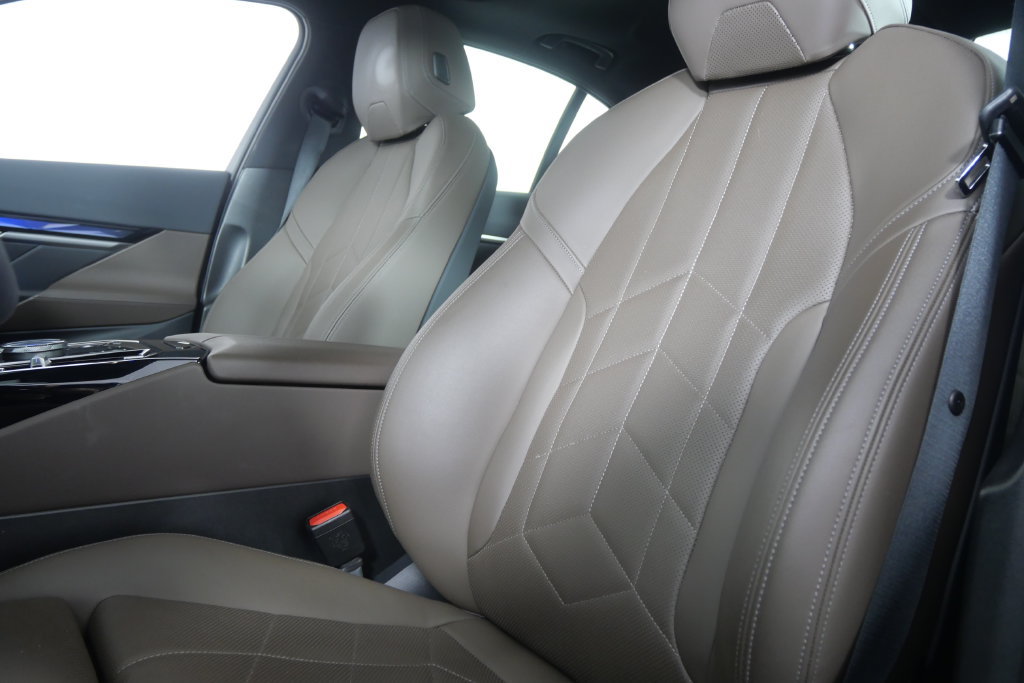 Used 2024 BMW i5 eDrive40i w/ Premium Package RWD image 11