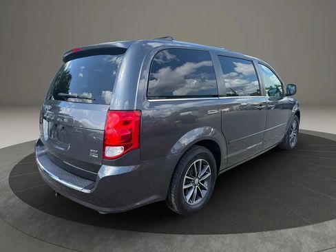 Used 2017 Dodge Grand Caravan SXT FWD image 5