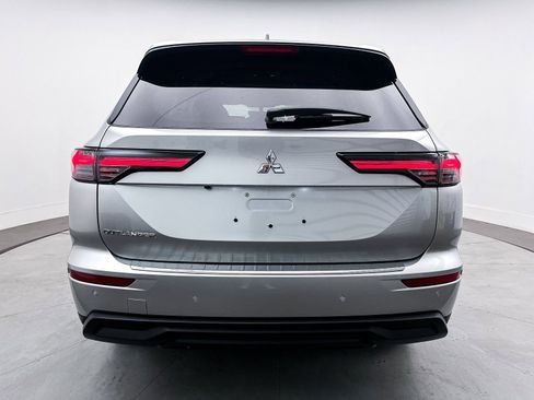 New 2025 Mitsubishi Outlander ES image 6