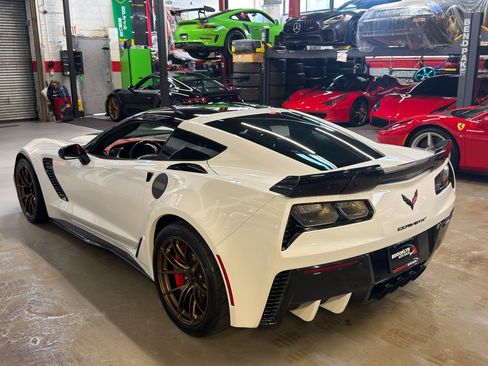 Used 2018 Chevrolet Corvette Z06 RWD image 11