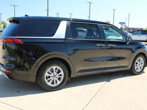 Used 2024 Kia Carnival LX FWD image 5